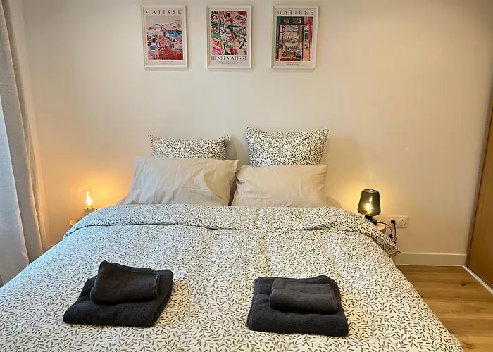 Charming House 2Br, 100M To Rer B Laplace Station